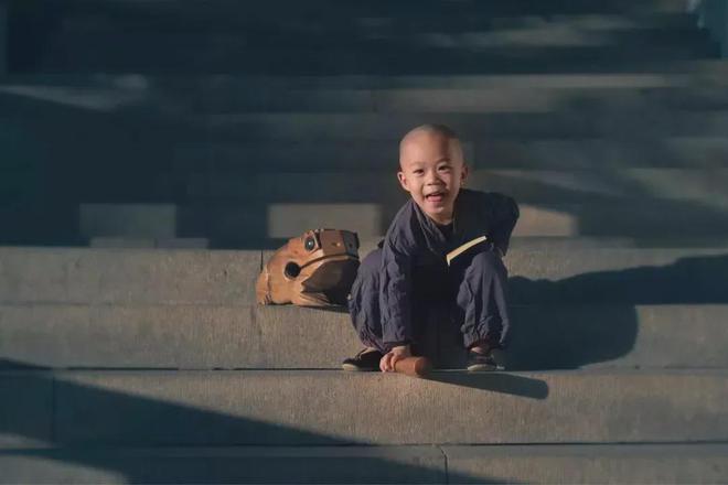 衣服送给别人的人大多是这种命运！j9九游会登录一个经常把自己的旧(图3)